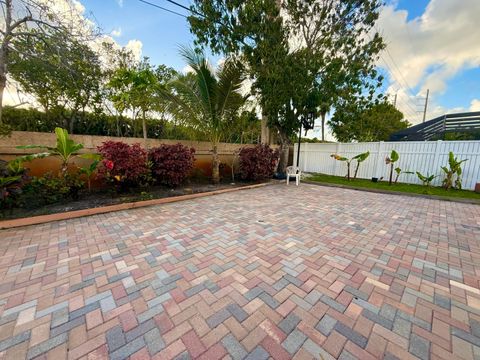 Tiny photo for 5279 W Woodstone Cir Circle W, Lake Worth, FL 33463 (MLS # B26011523)