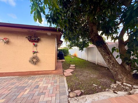 Tiny photo for 5279 W Woodstone Cir Circle W, Lake Worth, FL 33463 (MLS # B26011523)