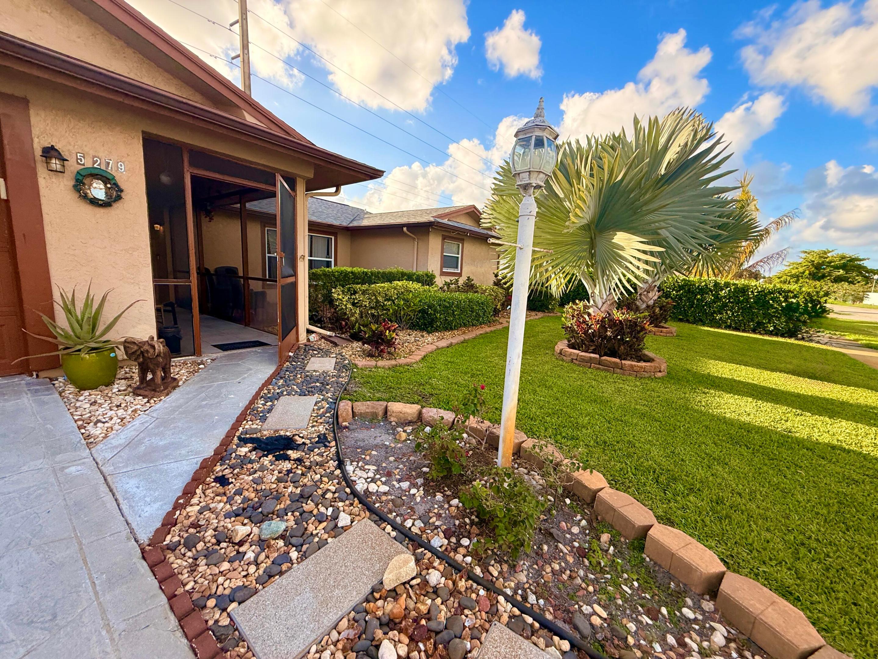 5279 W Woodstone Cir Circle W