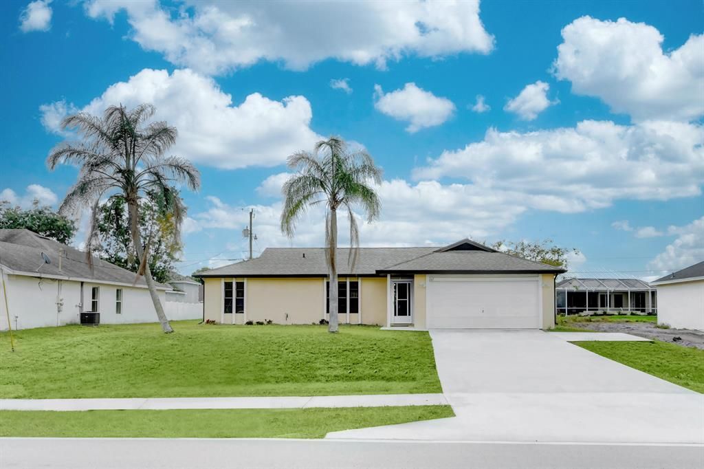 Photo of 267 SW Tulip Boulevard, Port Saint Lucie, FL 34953 (MLS # R10783126)