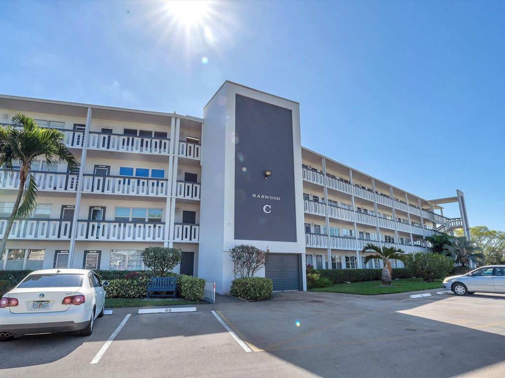 Photo of 2024 Harwood C #2024, Deerfield Beach, FL 33442 (MLS # F10549565)