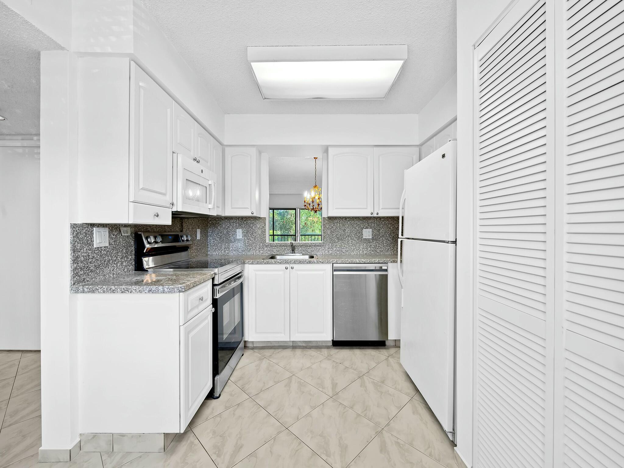 HUNTINGTON LAKES SEC FOUR - Residential Lease