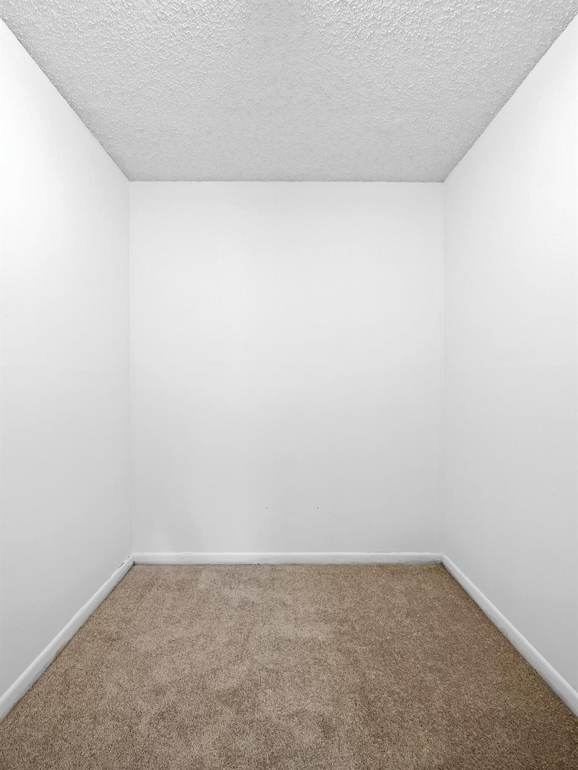 HUNTINGTON LAKES SEC FOUR - Residential Lease