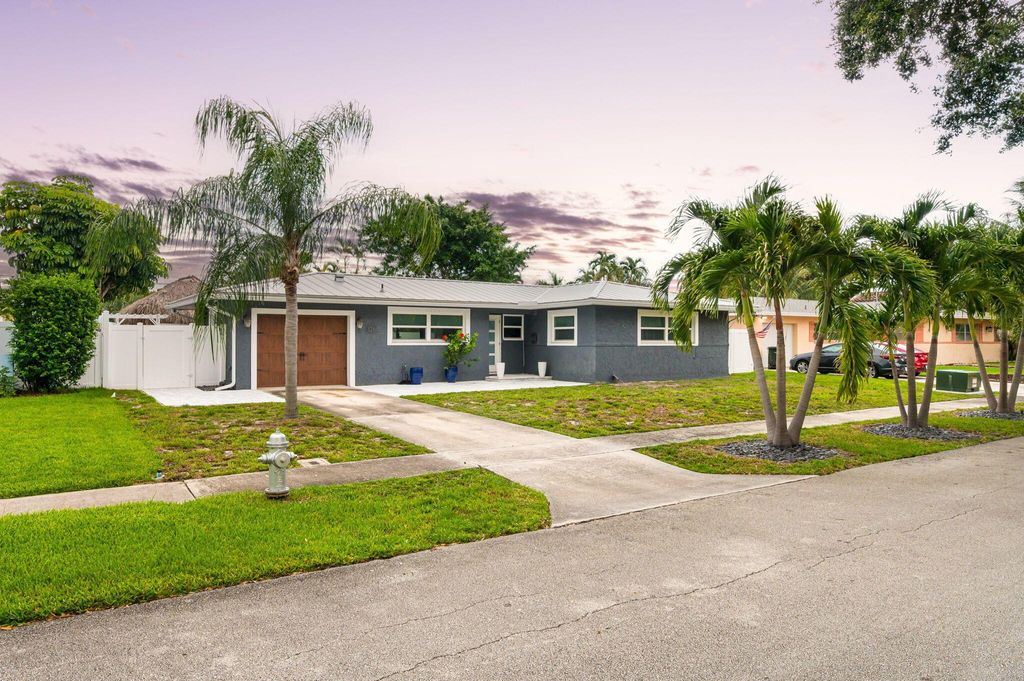 Photo of 1269 SW 7th Street, Boca Raton, FL 33486 (MLS # R11104747)