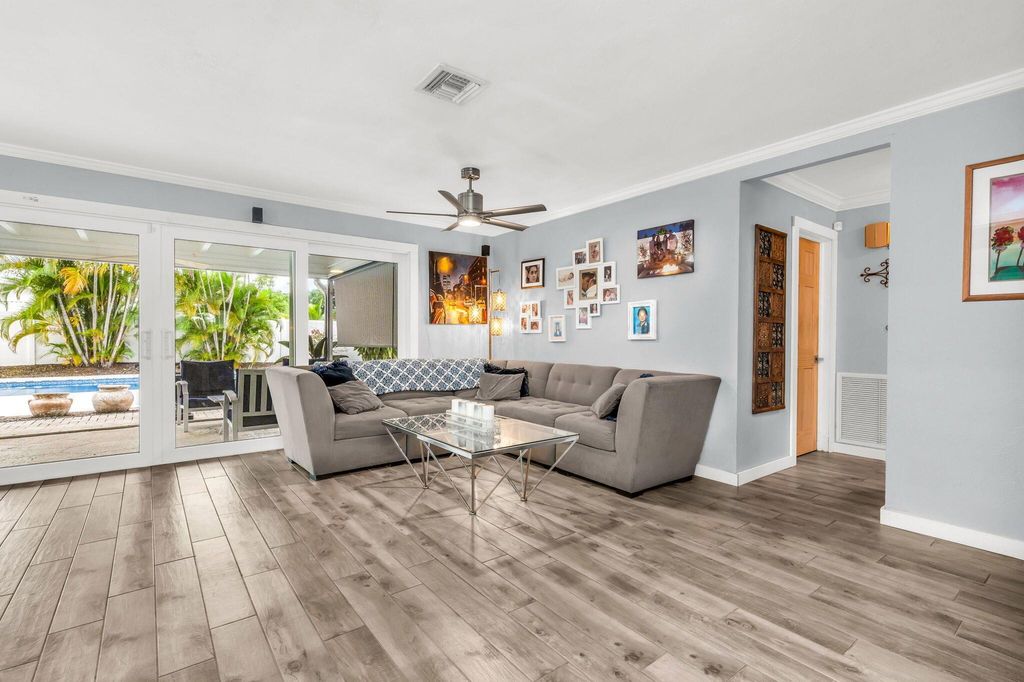 Photo of 1269 SW 7th Street, Boca Raton, FL 33486 (MLS # R11104747)