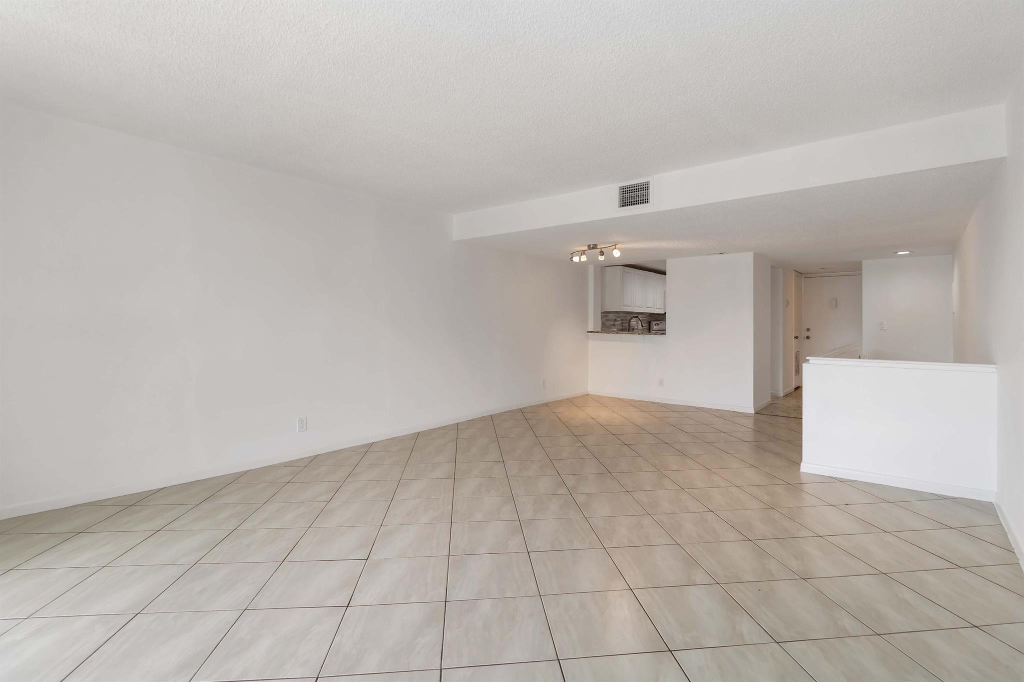 2820 Tennis Club 204 Drive 204