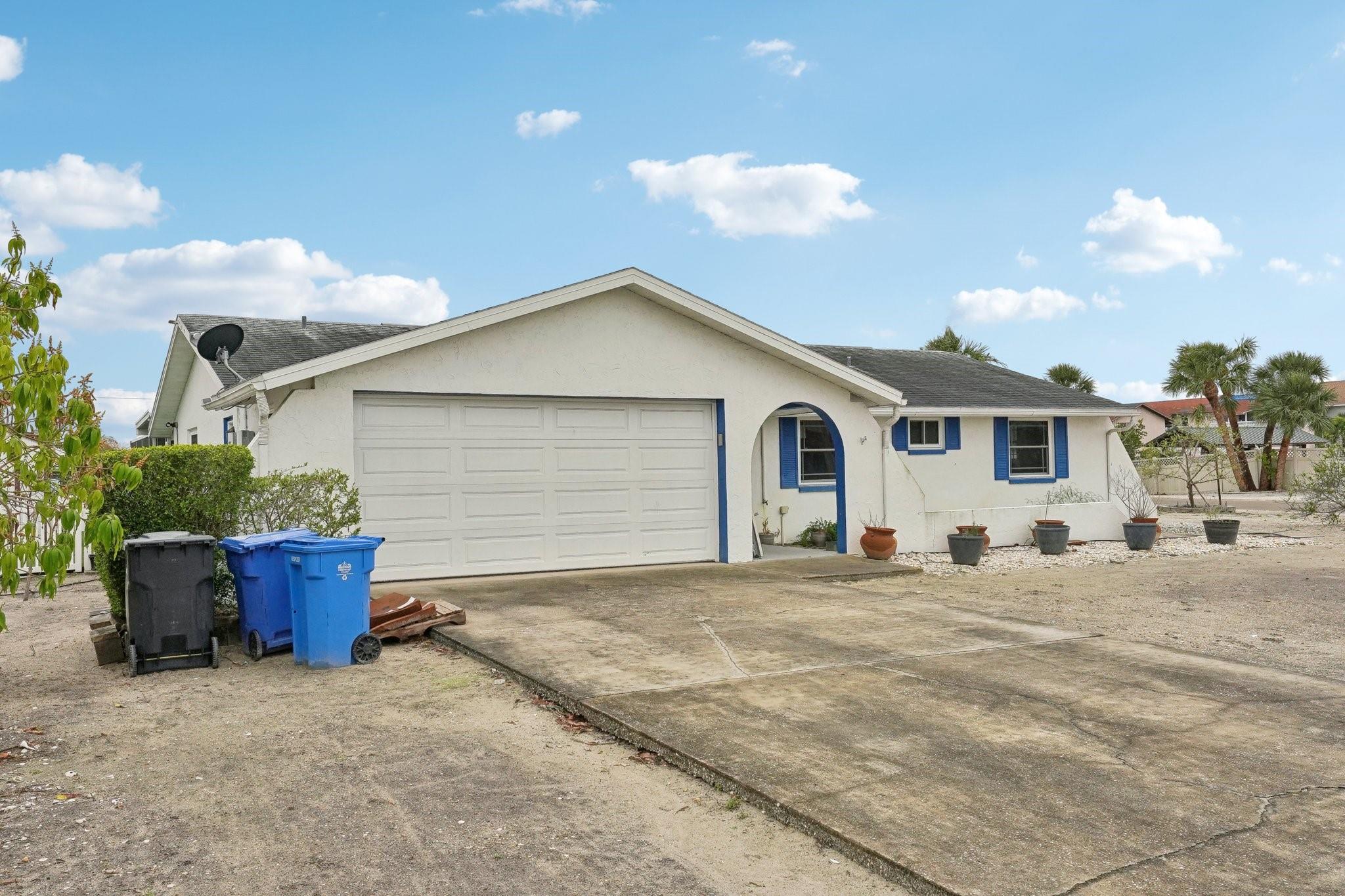 928 Spindle Palm Way