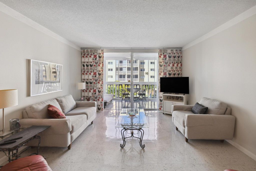 Photo of 610 NE 12th Avenue #304, Hallandale Beach, FL 33009 (MLS # F10408587)