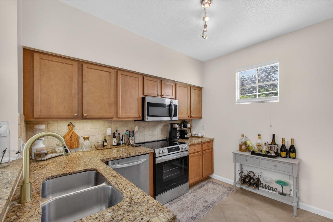 SOMERSET AT ABACOA CONDO - Residential