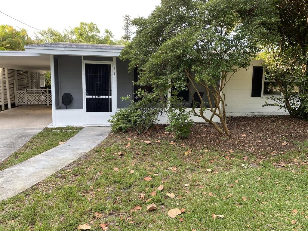 Photo of 1010 Flood Road, Fort Pierce, FL 34982 (MLS # R10715273)