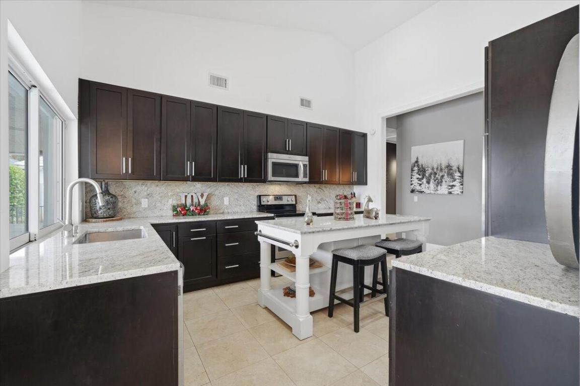 GREENVIEW COVE OF WELLINGTON - Residential