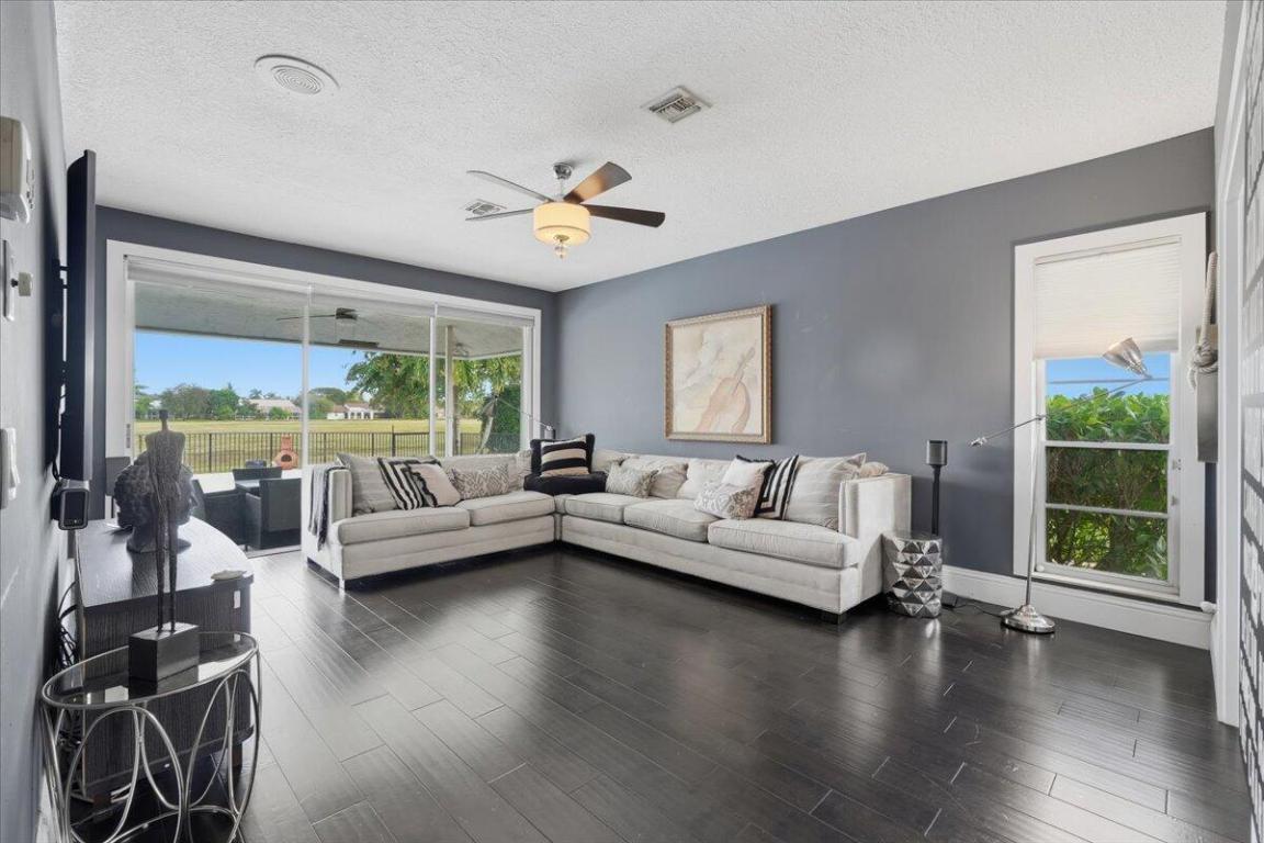 GREENVIEW COVE OF WELLINGTON - Residential