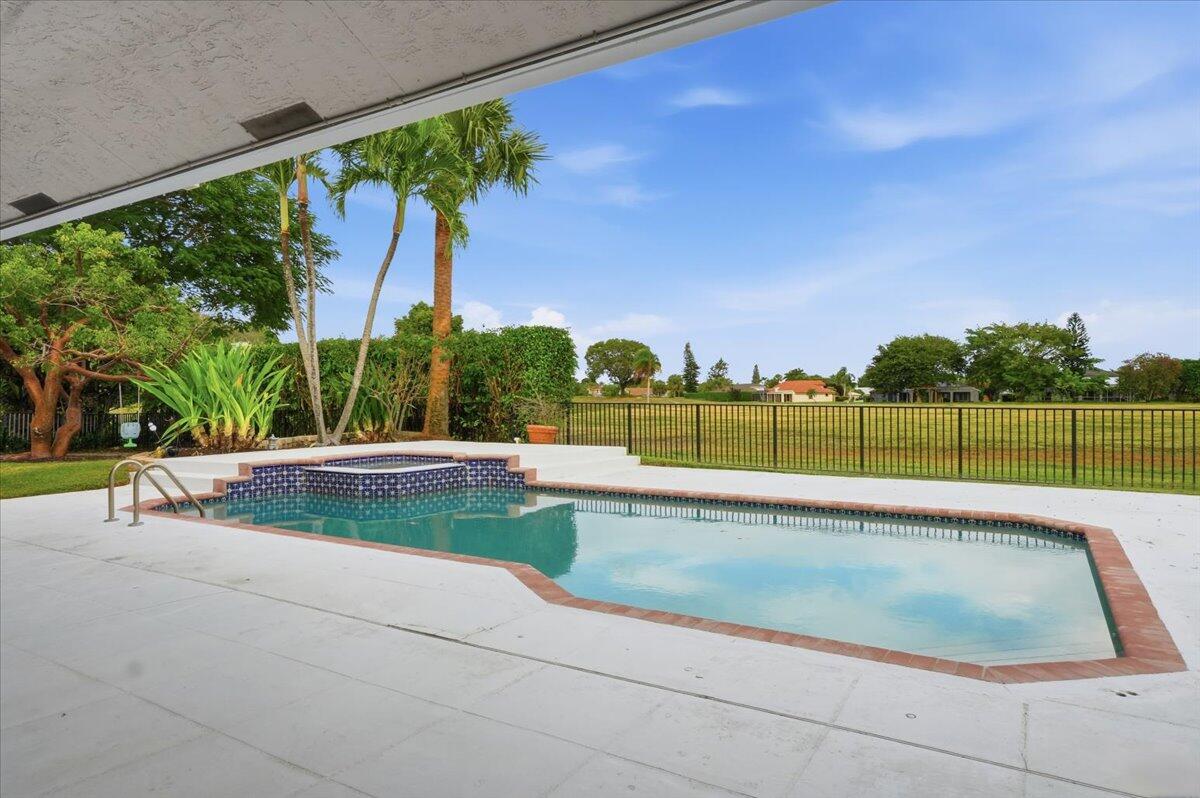 GREENVIEW COVE OF WELLING - Residential