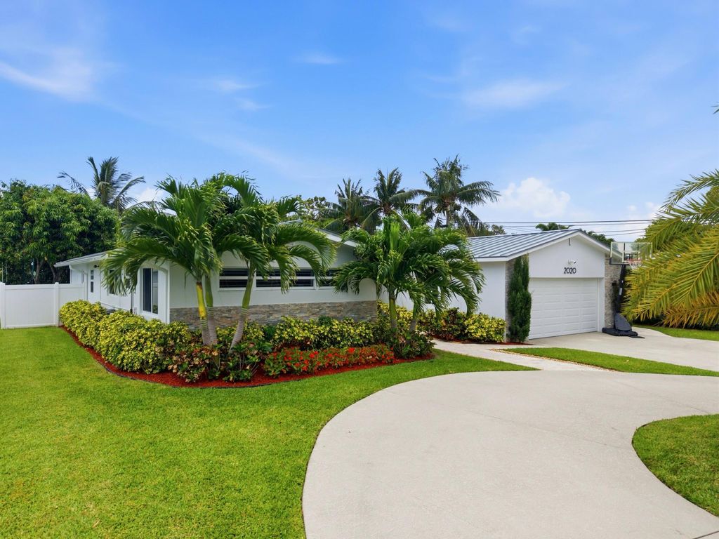 Photo of 2020 NE 26th Street, Lighthouse Point, FL 33064 (MLS # B26026069)
