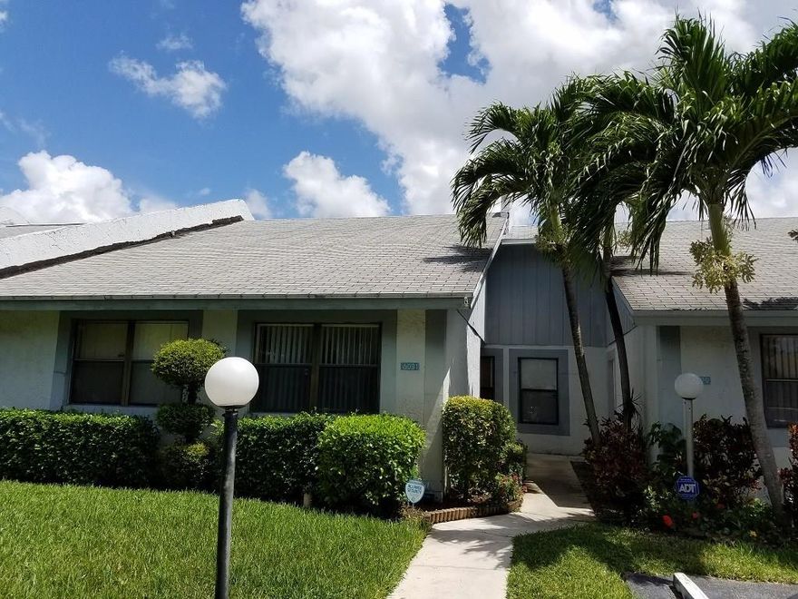 3 Bed 2 bath with generous 1387 sq ft under air, one story fee simple townhome with screened porch and fenced yard. Perfect for children & pets. Volume ceiling in family room,  AC updated 2013. Pet and investor friendly (ALL SIZE PETS WELCOME, ok to rent immediately). Screened porch with secure fenced yard (see photos). Great first time buyer or investor. Master has room for king bed with on suite dual sink vanity bath & added storage. EASY HOA APPROVAL LOW $67 MONTHLY FEE ($200 per qtr)