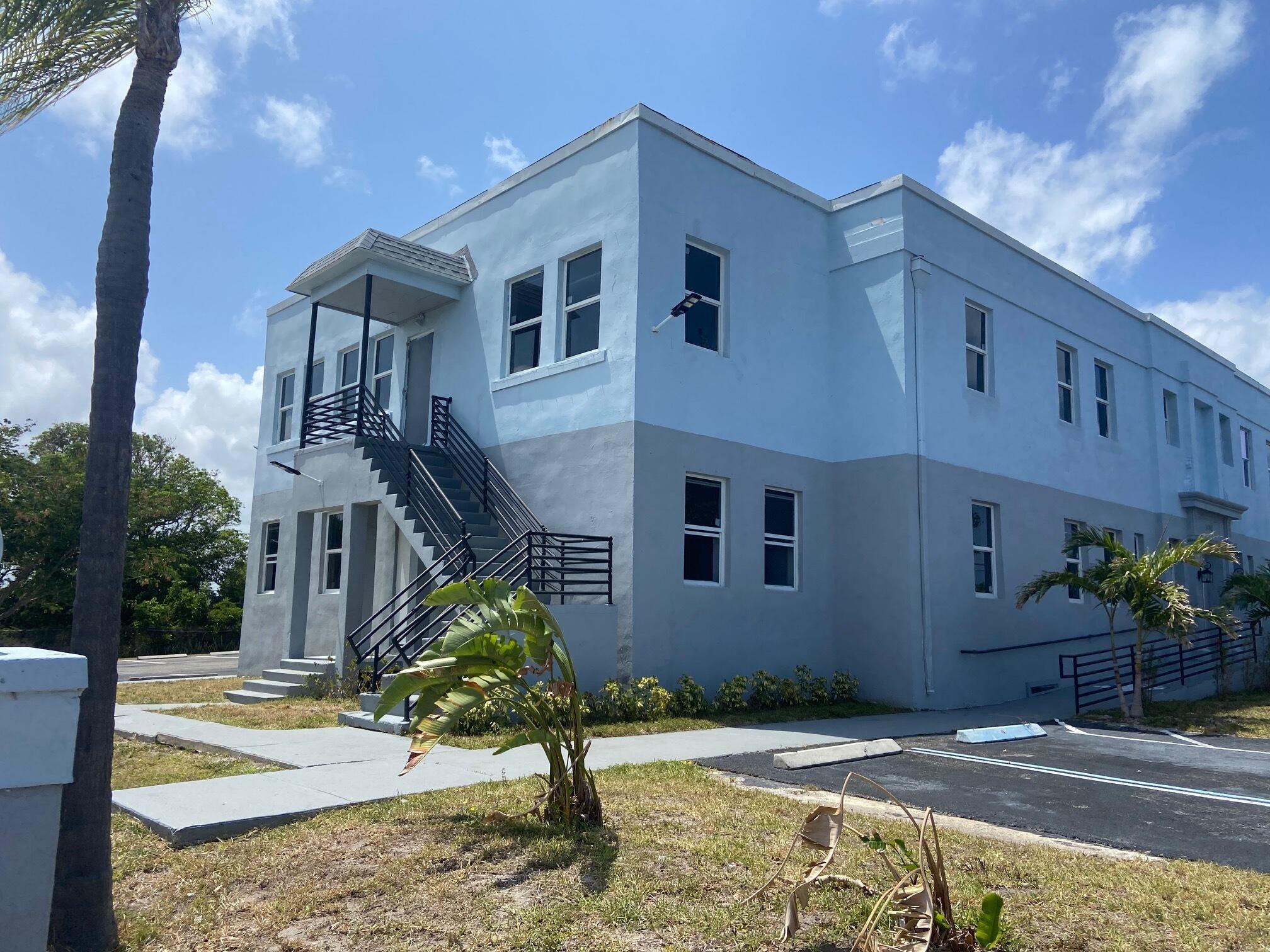 Save big with our limited-time offer! Only 1st Month's Rent and Security Deposit Required:Discover your new home on Division Avenue in vibrant West Palm Beach! This beautifully updated 2-bedroom apartment is perfect for those seeking convenience and comfort.Key Features:- Freshly Painted: A clean, modern look to make you feel right at home.- Super Clean: Meticulously maintained for your comfort and peace of mind.- Ultimate Urban Lifestyle: Steps away from shopping, dining, and entertainment options.- Immediate OccupancyAvoid Paying a Cash Deposit - Qualify for a Deposit-Free Move-In! Interested in keeping more money in your pocket at move-in? We're pleased to offer you the option to qualify for a deposit-free move-in with Obligo.