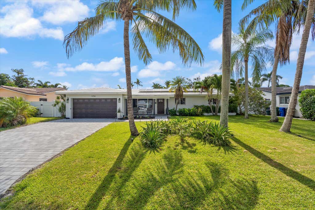 Photo of 5750 NE 19th Terrace, Fort Lauderdale, FL 33308 (MLS # B26047246)