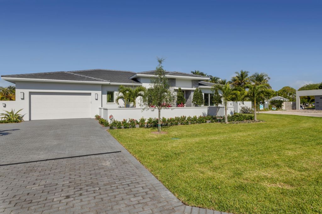 Photo of 252 NE 17th Street, Delray Beach, FL 33444 (MLS # R11079079)