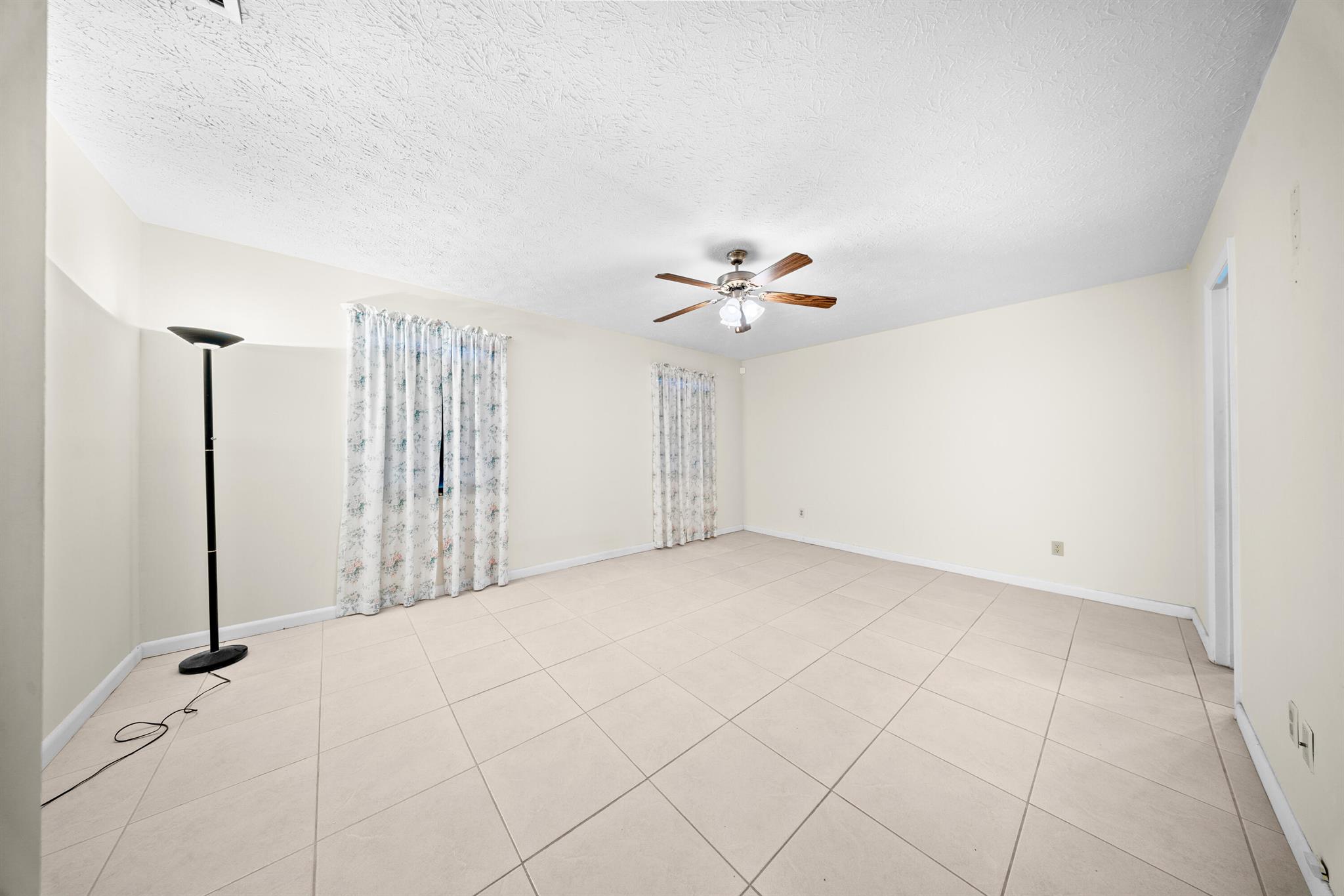 441 SW Curtis Street, Port St Lucie, FL, 34983/$369,000 3 441 SW Curtis Street