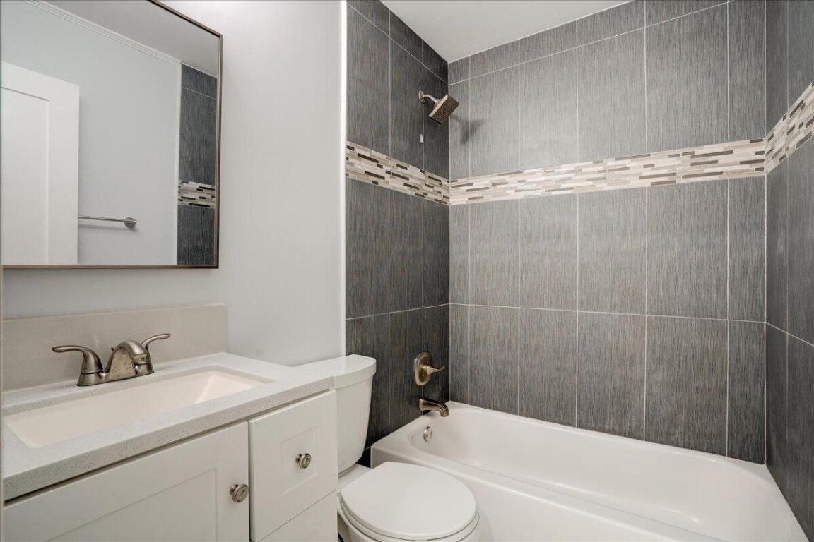 PARADISE HEIGHTS LT 5 - Residential Lease