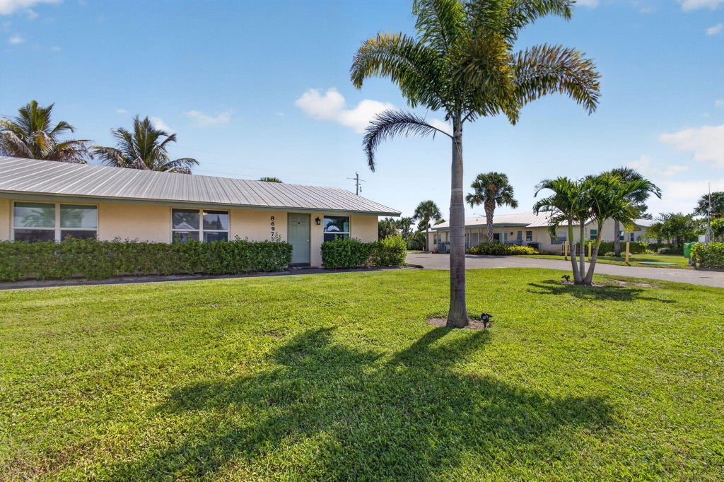 Photo of 8697 SE HOBE RIDGE Avenue, Hobe Sound, FL 33455 (MLS # B26076845)
