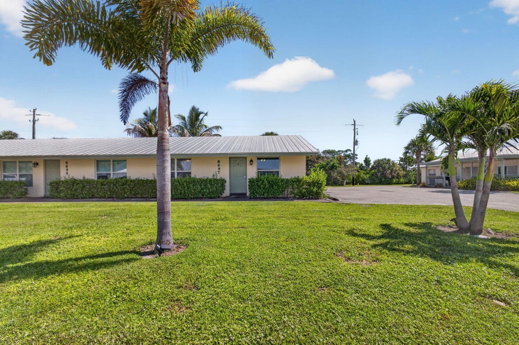 Photo of 8697 SE HOBE RIDGE Avenue, Hobe Sound, FL 33455 (MLS # B26076845)