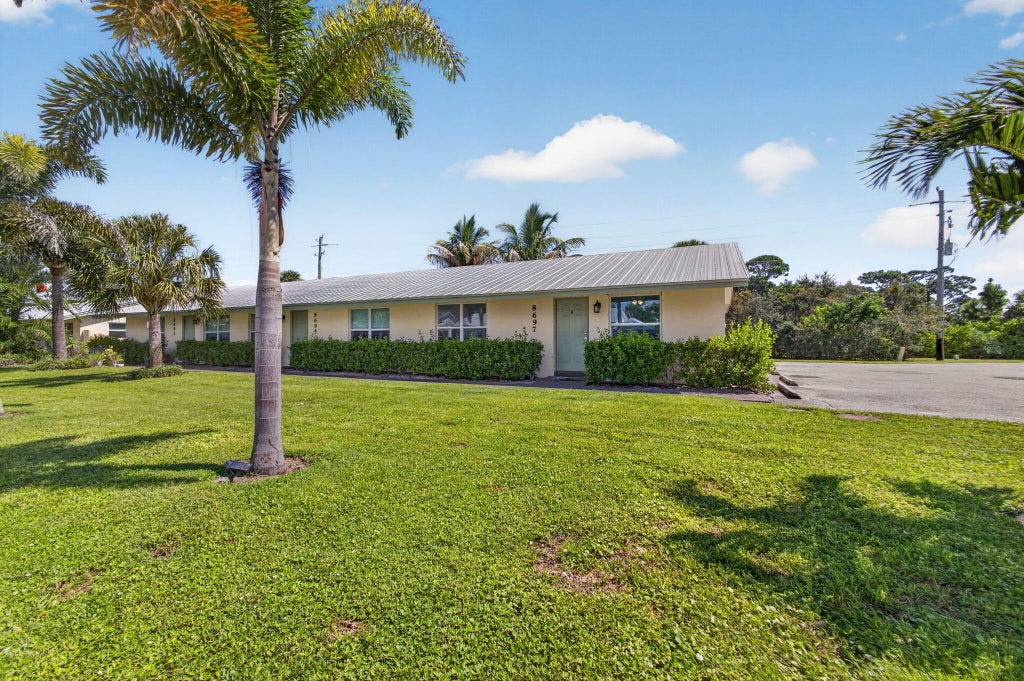 Photo of 8697 SE HOBE RIDGE Avenue, Hobe Sound, FL 33455 (MLS # B26076845)