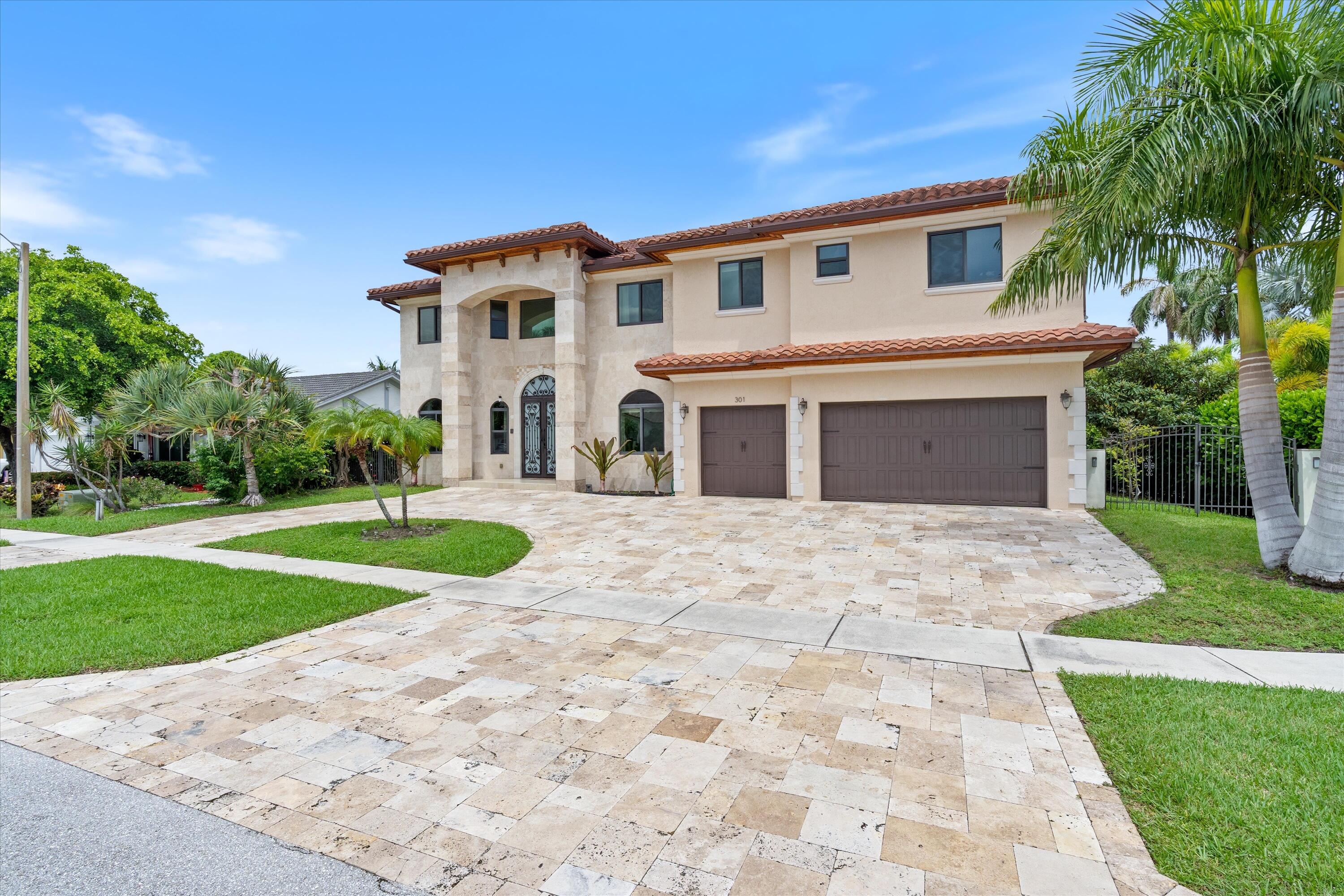 301 SANDALWOOD Lane