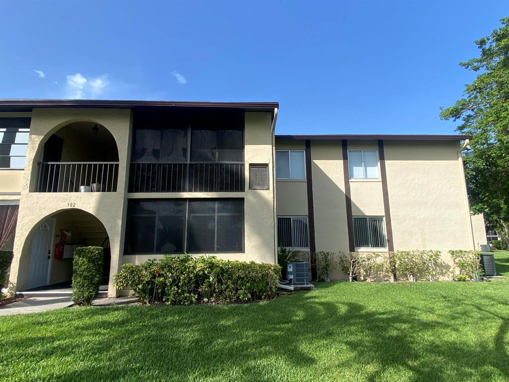 Photo of 302 Pine Ridge Circle #D-1, Greenacres, FL 33463 (MLS # R11097009)