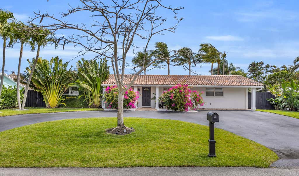 Photo of 366 ELM Avenue, Tequesta, FL 33469 (MLS # B26052147)