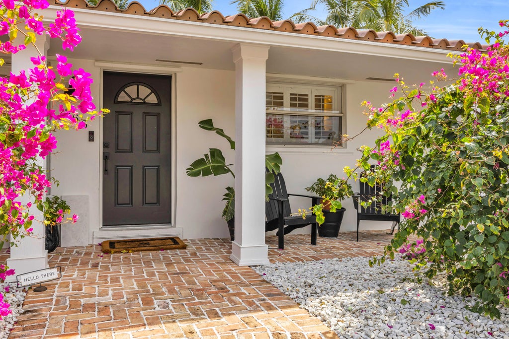 Photo of 366 ELM Avenue, Tequesta, FL 33469 (MLS # B26052147)