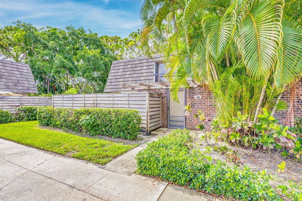 Photo of 306 3rd Terrace #306, Palm Beach Gardens, FL 33418 (MLS # R10904225)