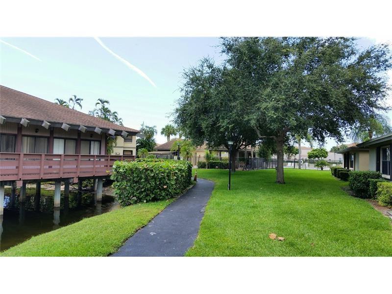 Delray Oaks Condo - Residential Lease