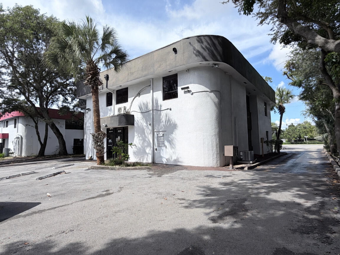 8010 N UNIVERSITY Drive