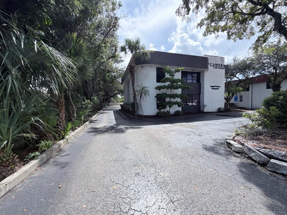 8010 N UNIVERSITY Drive