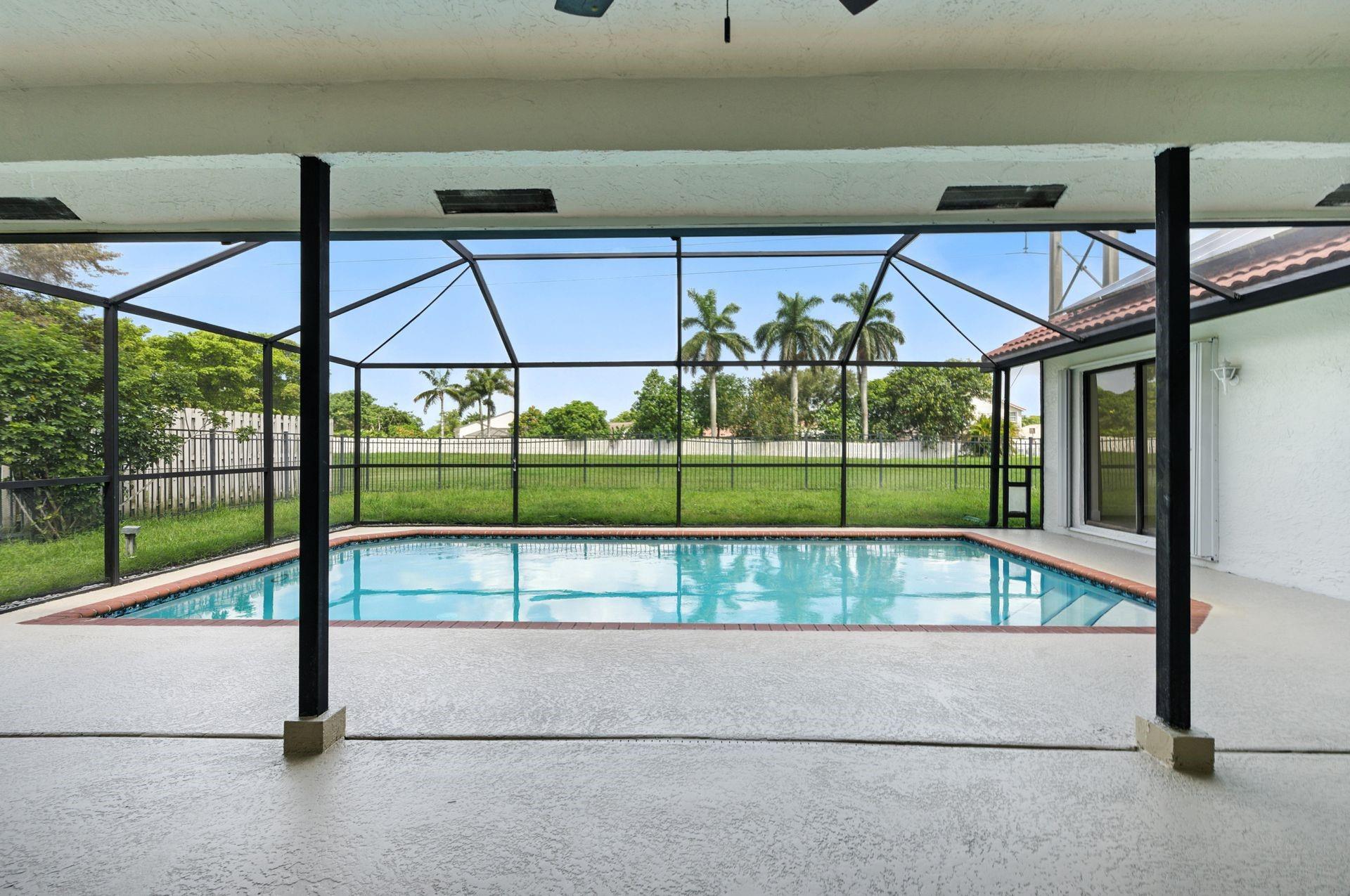1041 AMHERST AVE, Davie, FL, 33325/$820,000 2 1041 AMHERST AVE