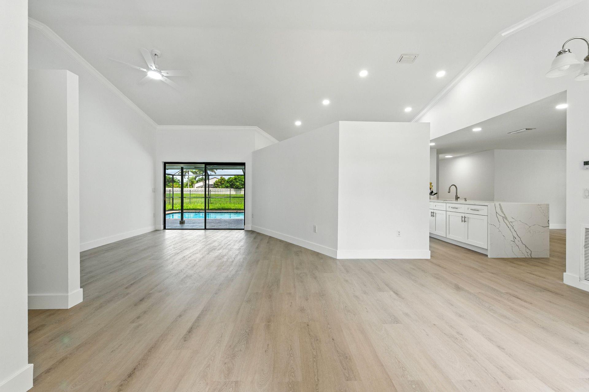1041 AMHERST AVE, Davie, FL, 33325/$820,000 4 1041 AMHERST AVE