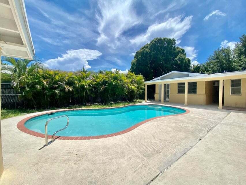 660 NE 34th Court 3