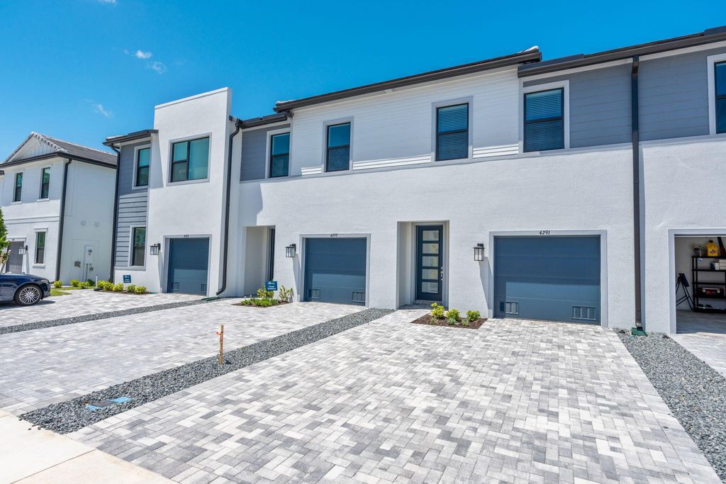Photo of 4291 Efendi Drive, Lantana, FL 33462 (MLS # B26022036)