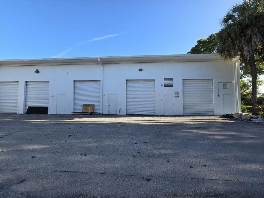 Full warehouse 100% A/C available for lease in Coral Springs. Unit 11917 is approximately 1850 +/- SQFT. Unit can be leased individually or combined with neighboring twin units (ex: 2 units, 3 units, etc.) depending on square footage needed up to 7400 +/- SQFT. See other listings in this building for prospective set ups. Unit 11917 has approximately 21’ clear ceiling height and 1 roll-up / drive-in door. Property is in the Coral Springs Corporate Park and in IRD zoning – allowing for an array of industrial business uses. Frontage to 35th street (right behind Sample Rd.) Previously used by national food distribution company. Easy access to the Sawgrass Expressway, I-95, and Florida’s Turnpike. Contact for more information!
