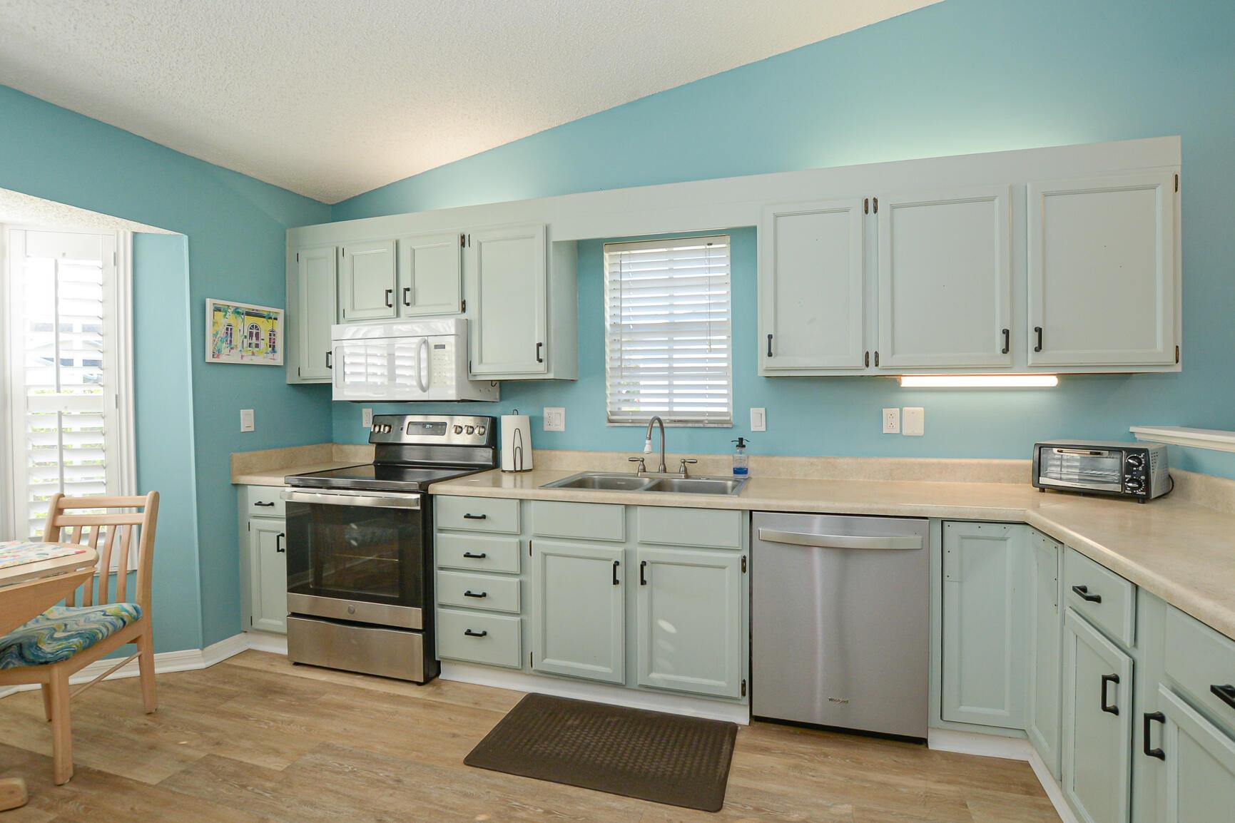 GARDEN VILLAS OF GATOR TR - Residential