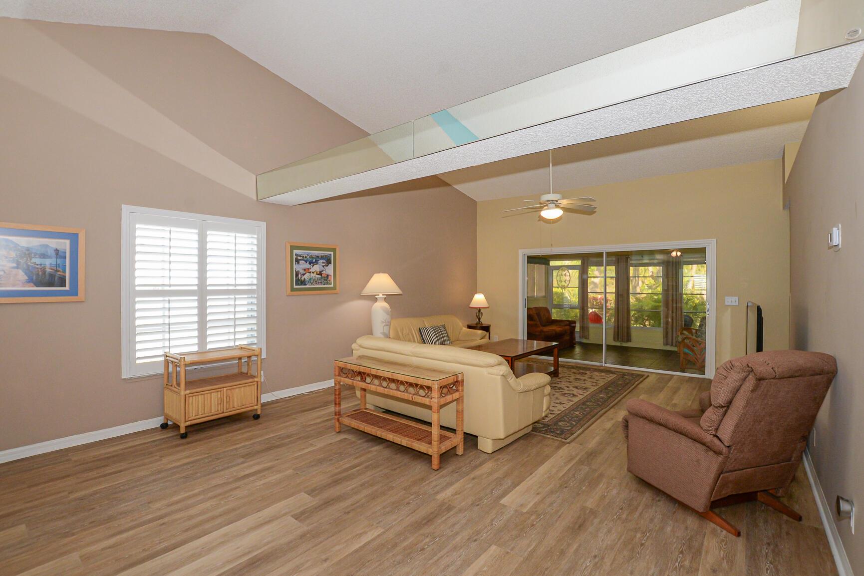 GARDEN VILLAS OF GATOR TR - Residential