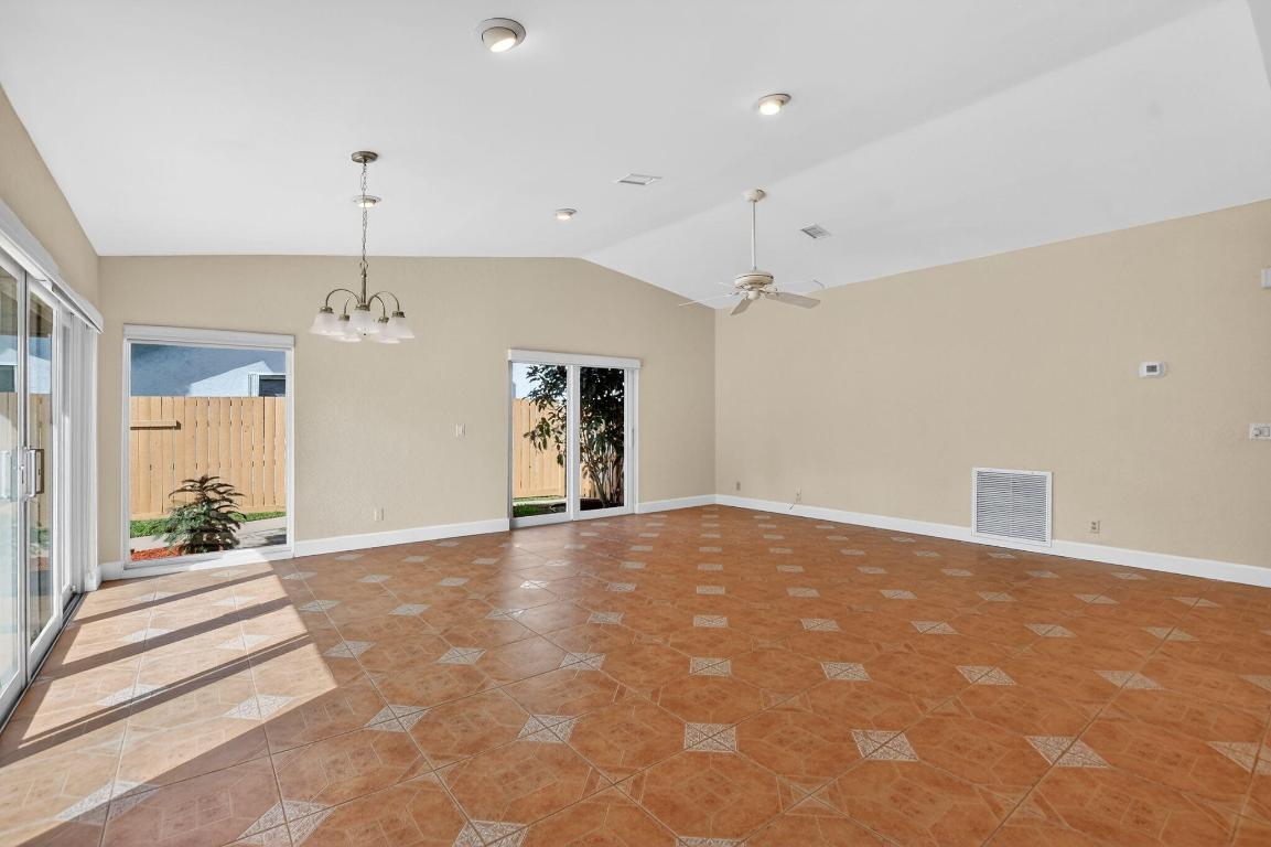 6801 Hollandaire Drive W