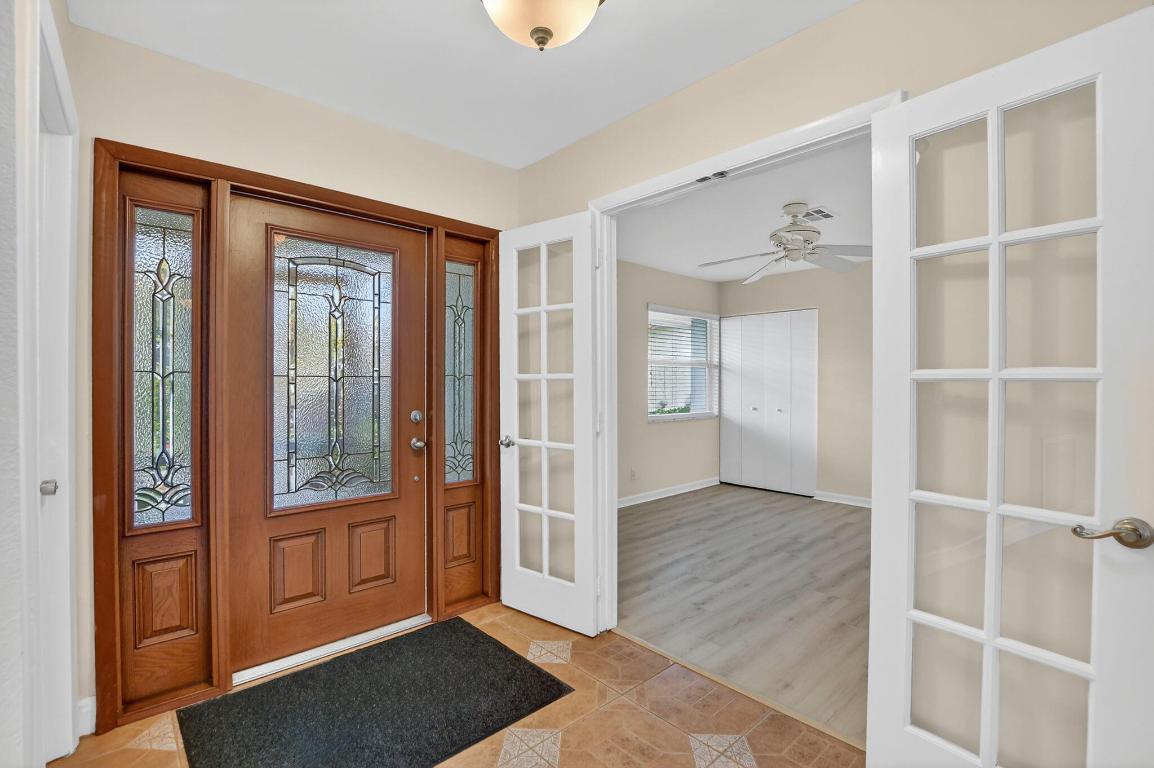 6801 Hollandaire Drive W