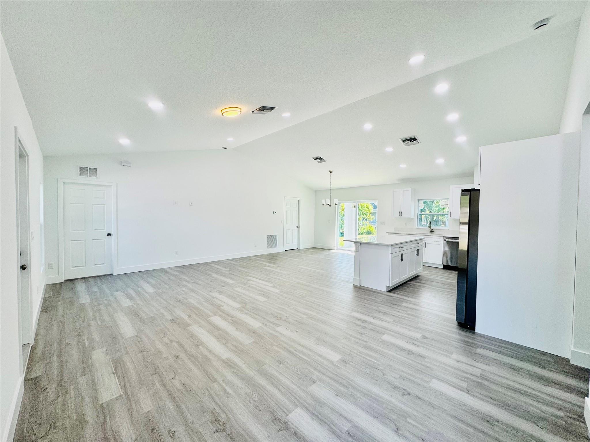 2736 NW 33rd Ave