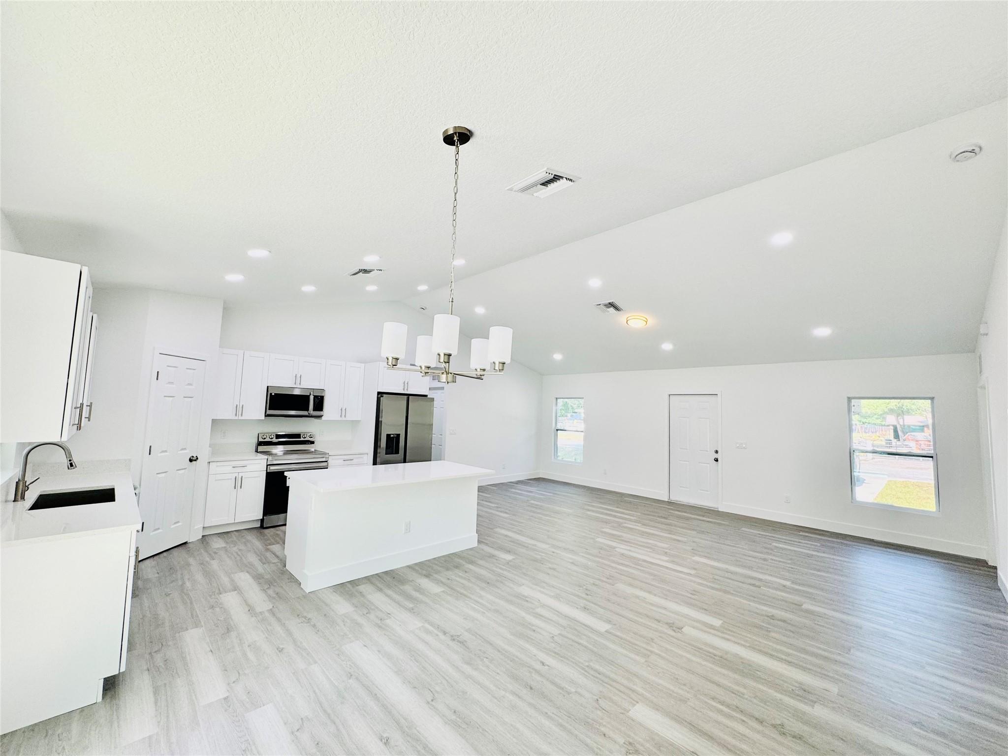 2736 NW 33rd Ave