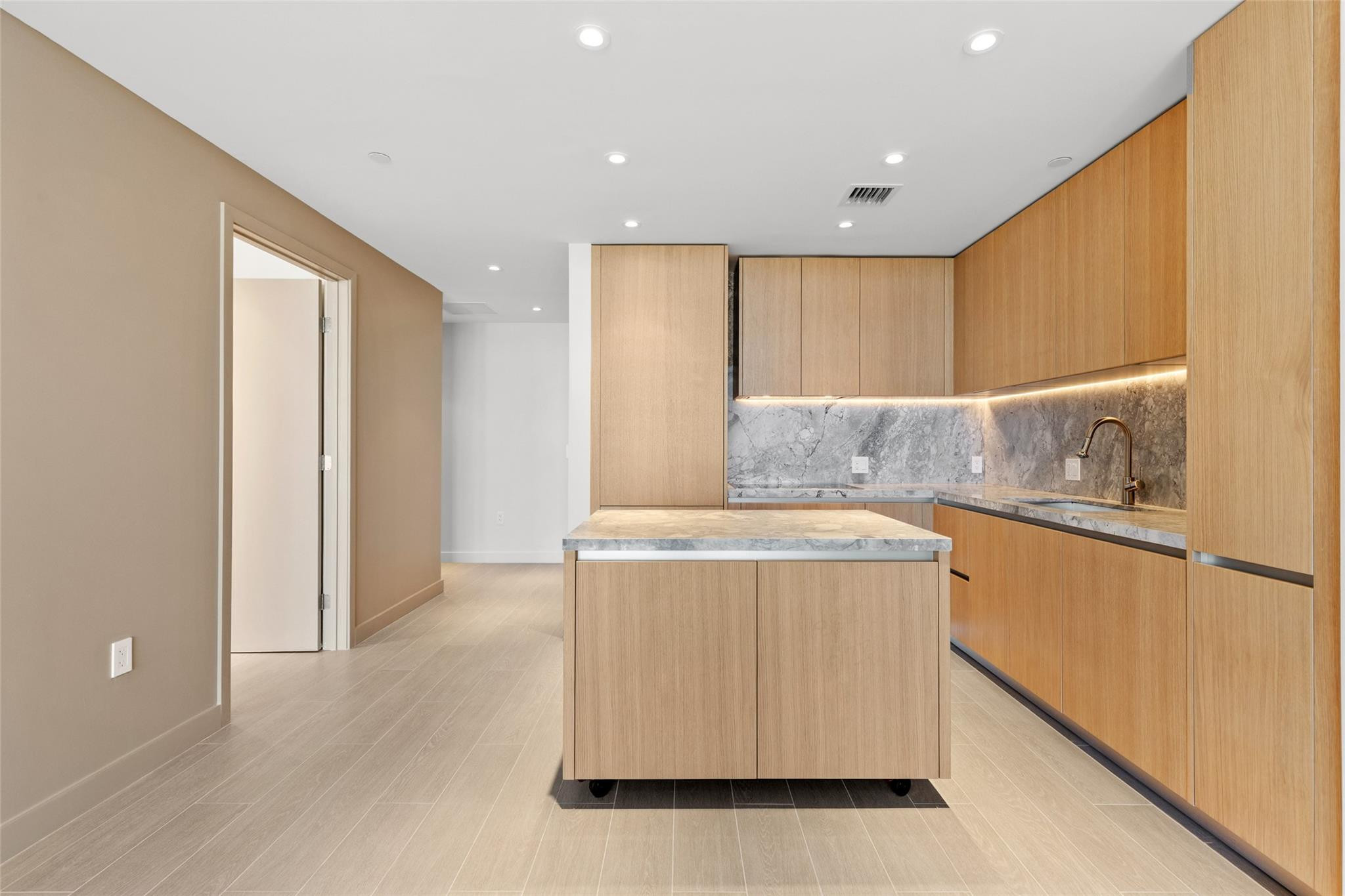 FIVE PARK - Residential Lease