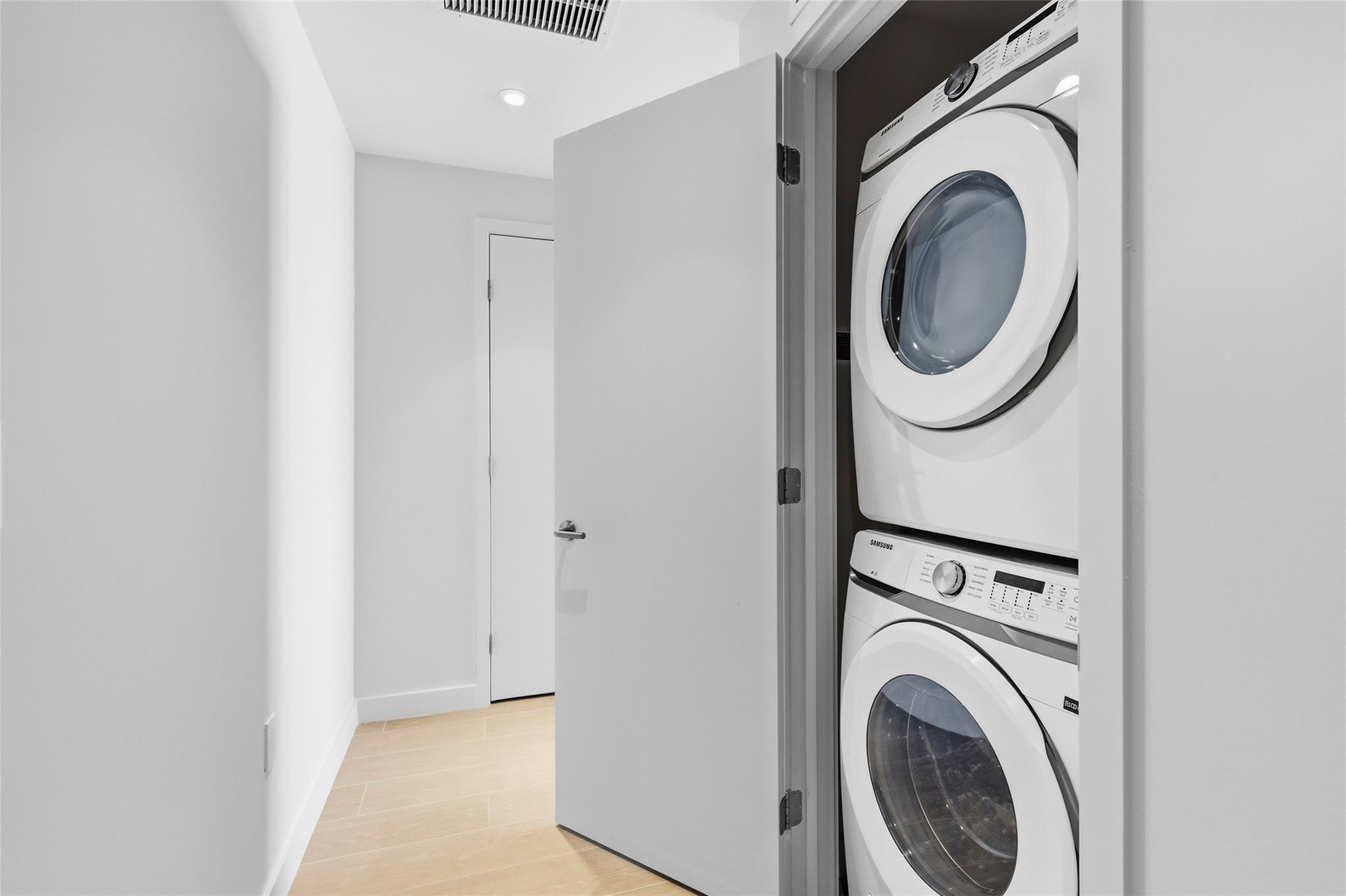 FIVE PARK - Residential Lease