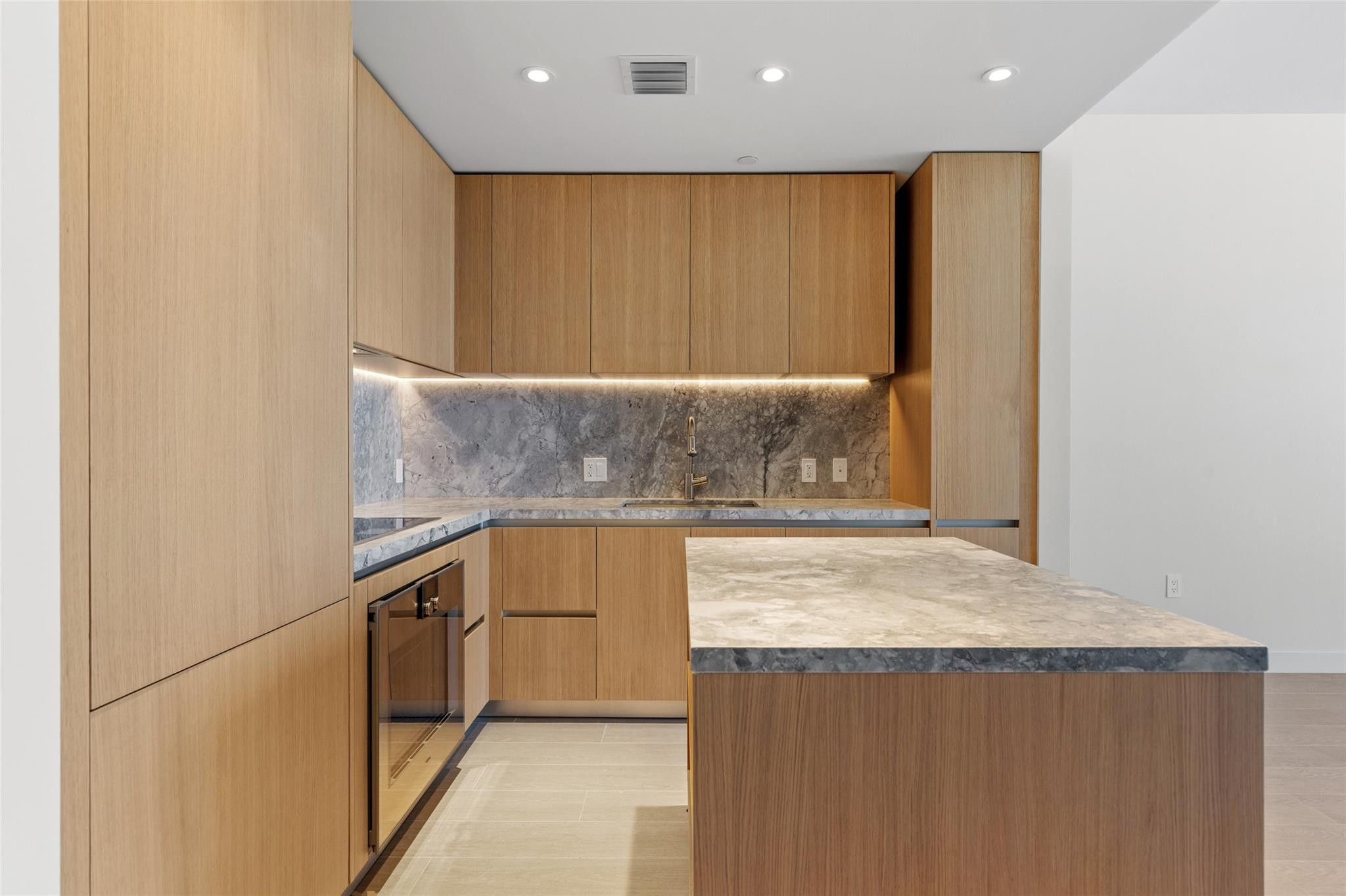 FIVE PARK - Residential Lease