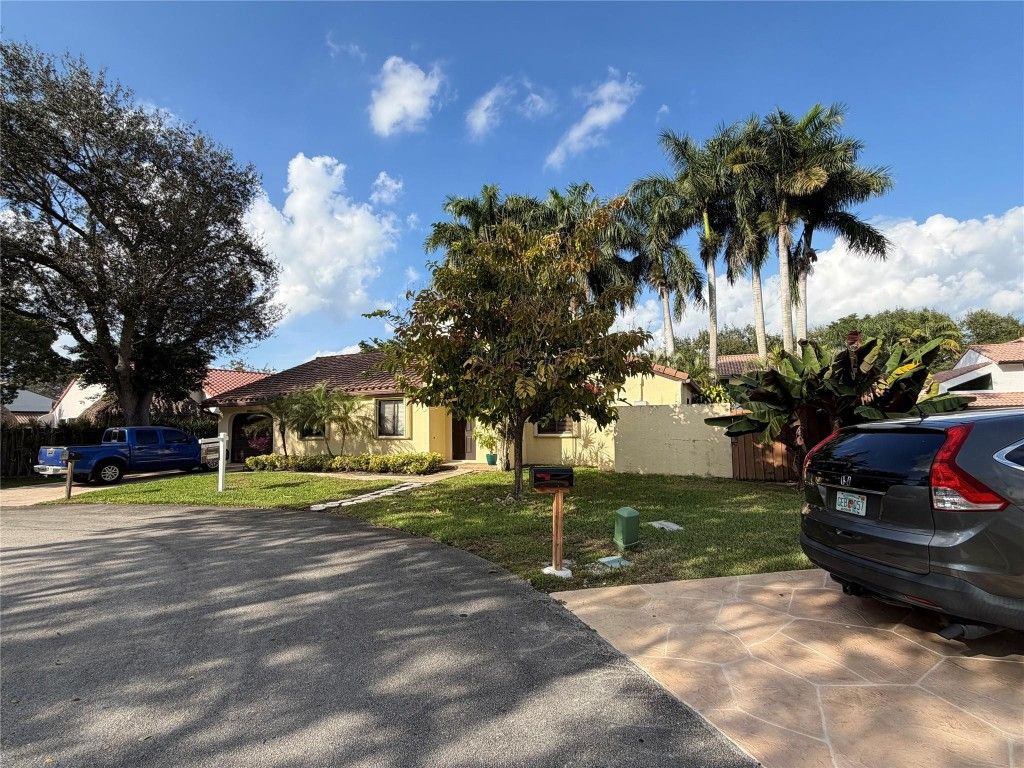 Photo of 2925 Azalea Drive, Hollywood, FL 33026 (MLS # F10538950)